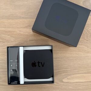 Apple TV + Remote